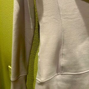 Lulu sweatshirt hooded never worn new size 6